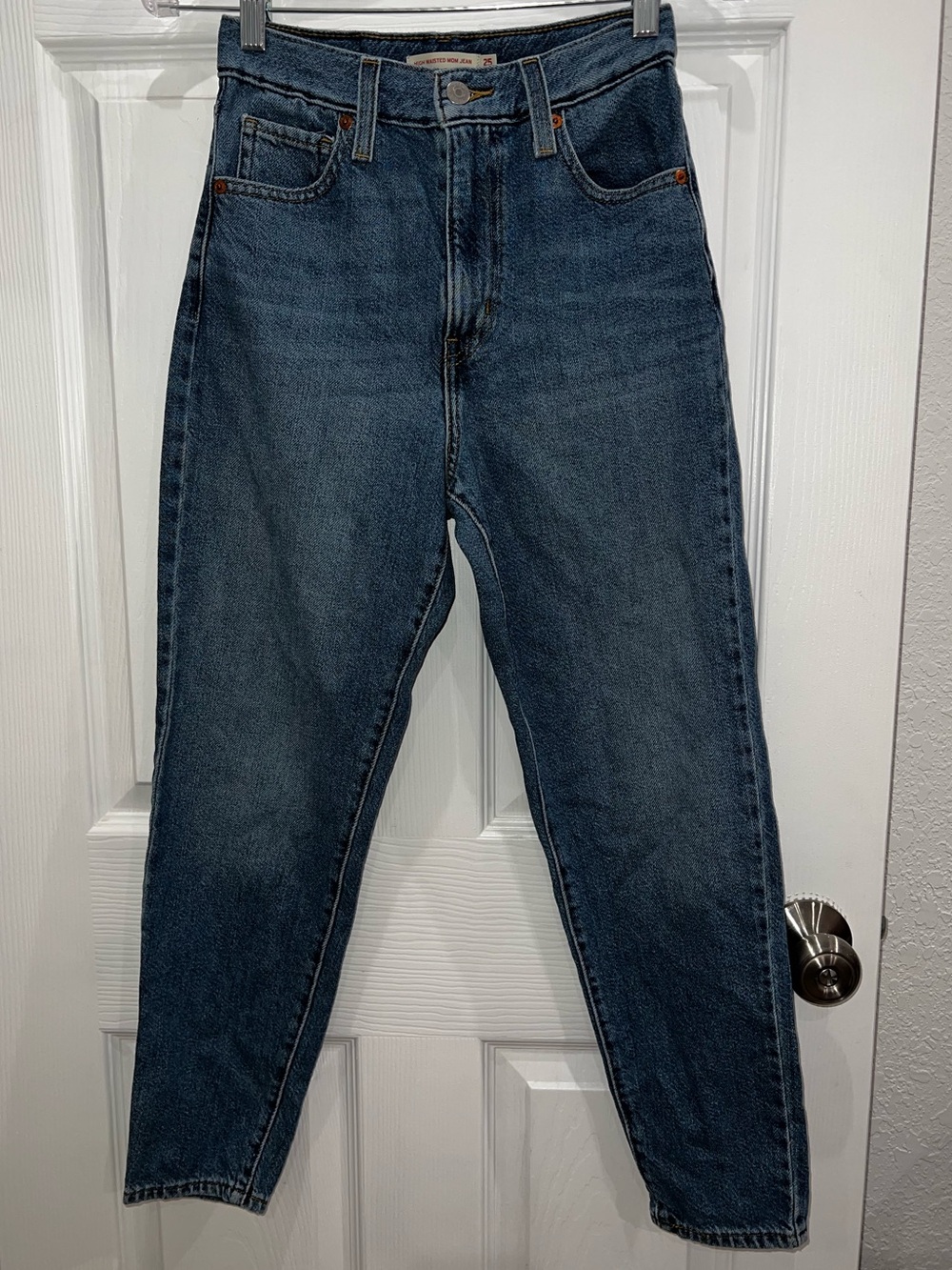 Levi’s Mom Jeans high waisted